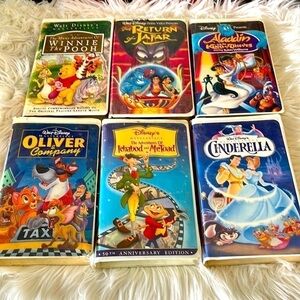 Set of 6 Disney VHS movies. Very good condition. Fast shipping.